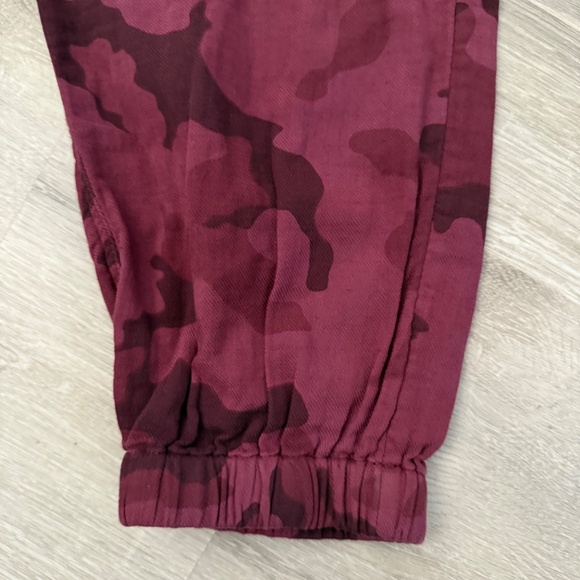 SUNDANCE Women’s Grandview Cotton Berry Camo Pants Size Small - Picture 6 of 16